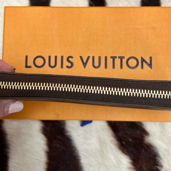 Brand new Louis Vuitton Zippy Wallet! - Picture 3 of 6